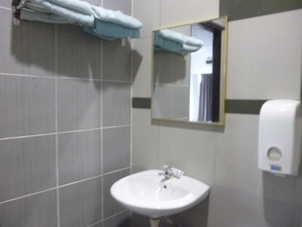 G Six Hotel Sitiawan Exterior photo