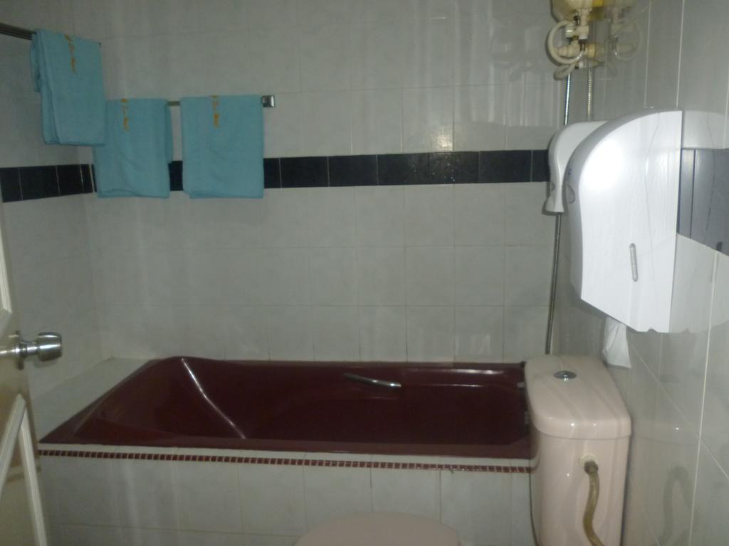 G Six Hotel Sitiawan Exterior photo