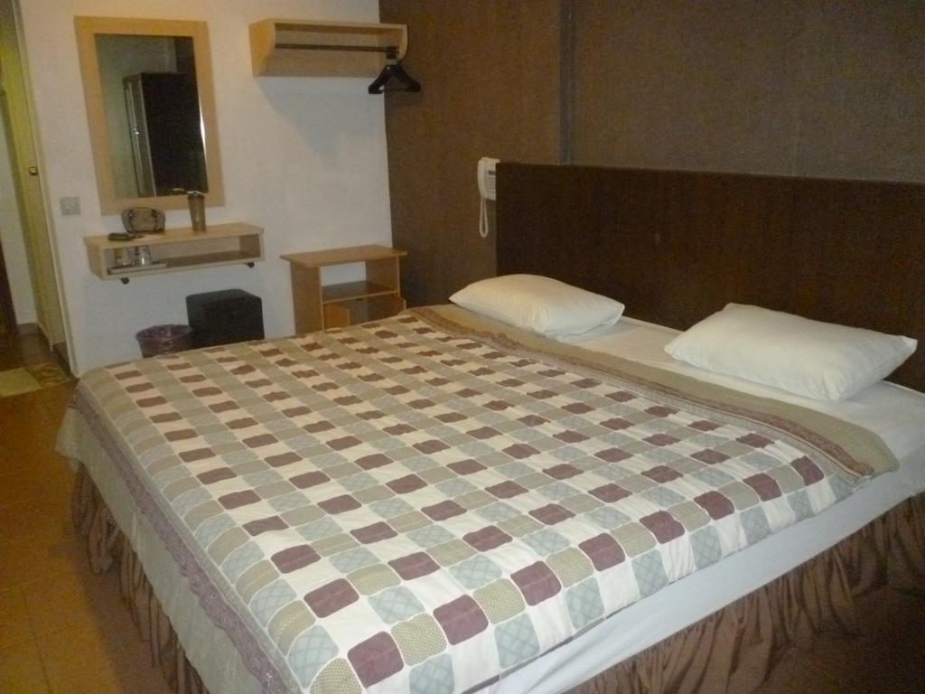 G Six Hotel Sitiawan Exterior photo
